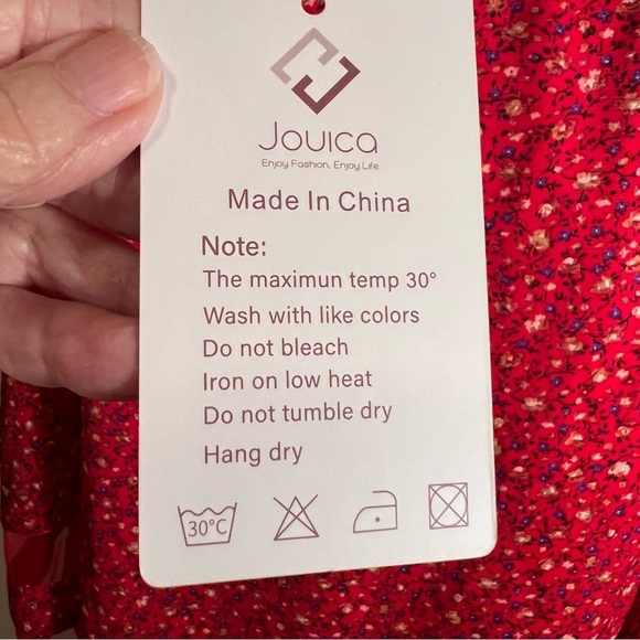 Jouica Red Floral V Neck Cold Shoulder Blouse NWT - Picture 9 of 12